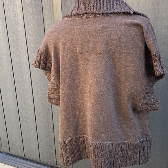 Abercrombie vest, Sz small, warm and cute - Picture 5 of 5